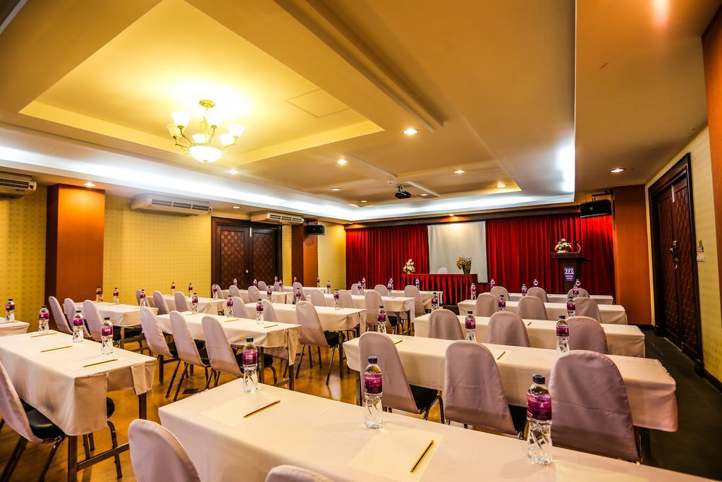 Madina Rayong Hotel Экстерьер фото