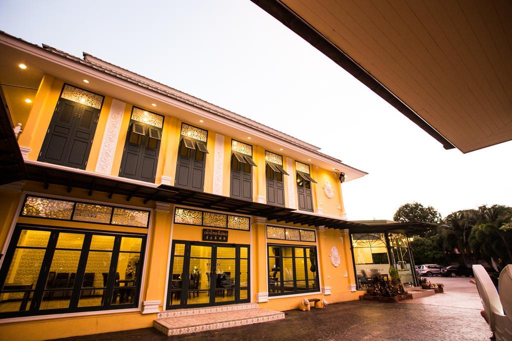 Madina Rayong Hotel Экстерьер фото