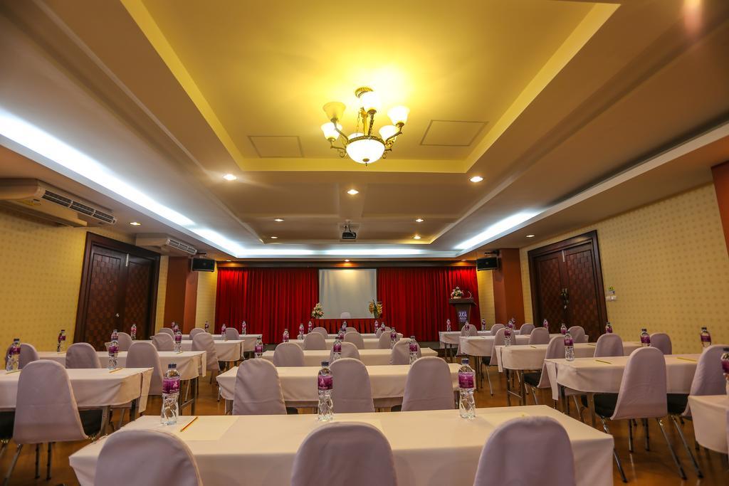 Madina Rayong Hotel Экстерьер фото