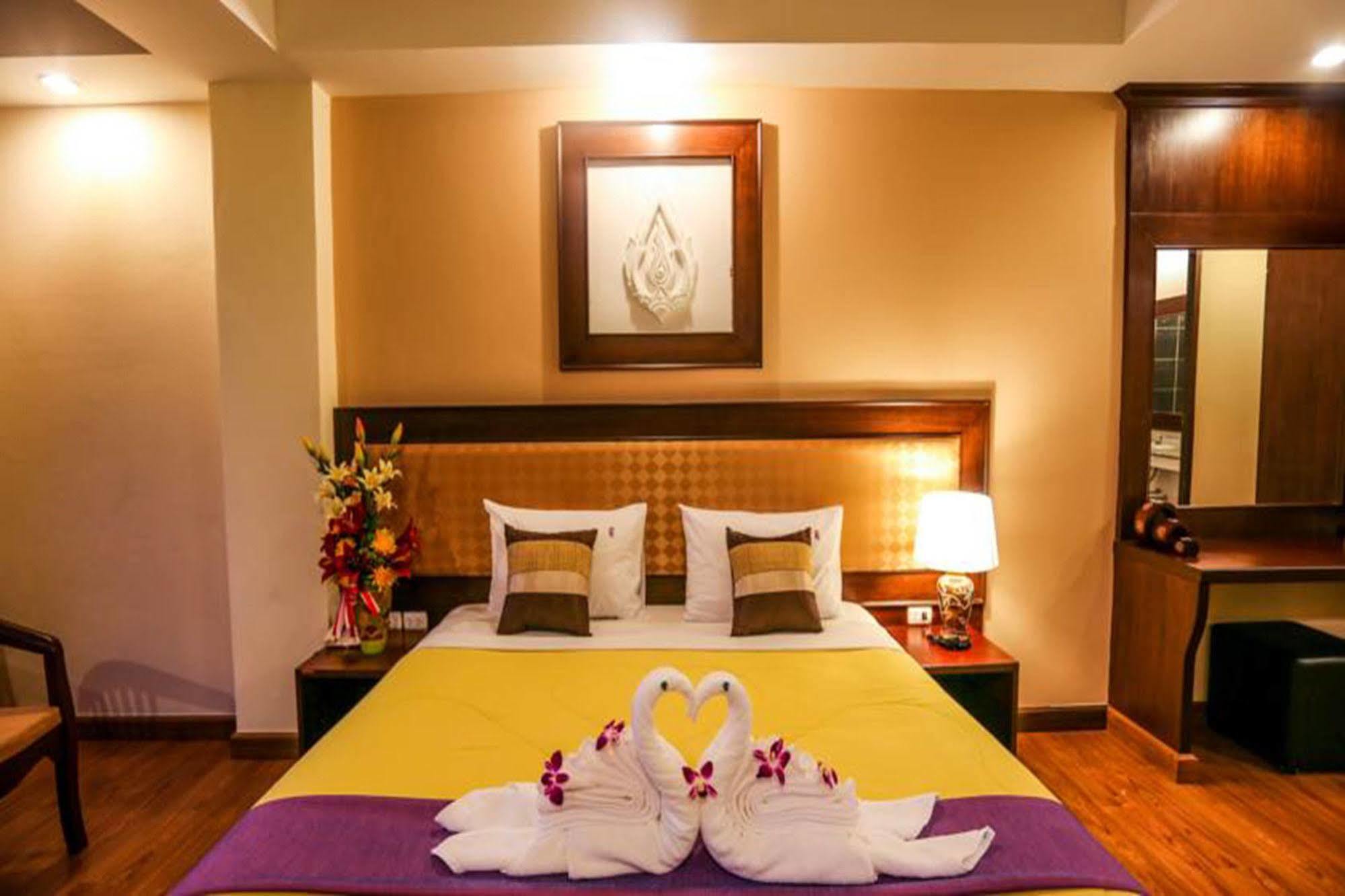 Madina Rayong Hotel Экстерьер фото