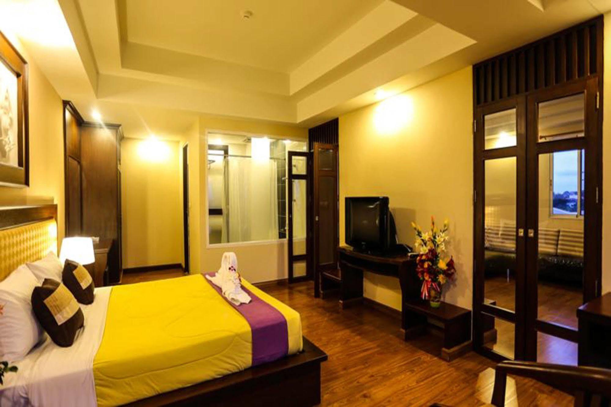 Madina Rayong Hotel Экстерьер фото