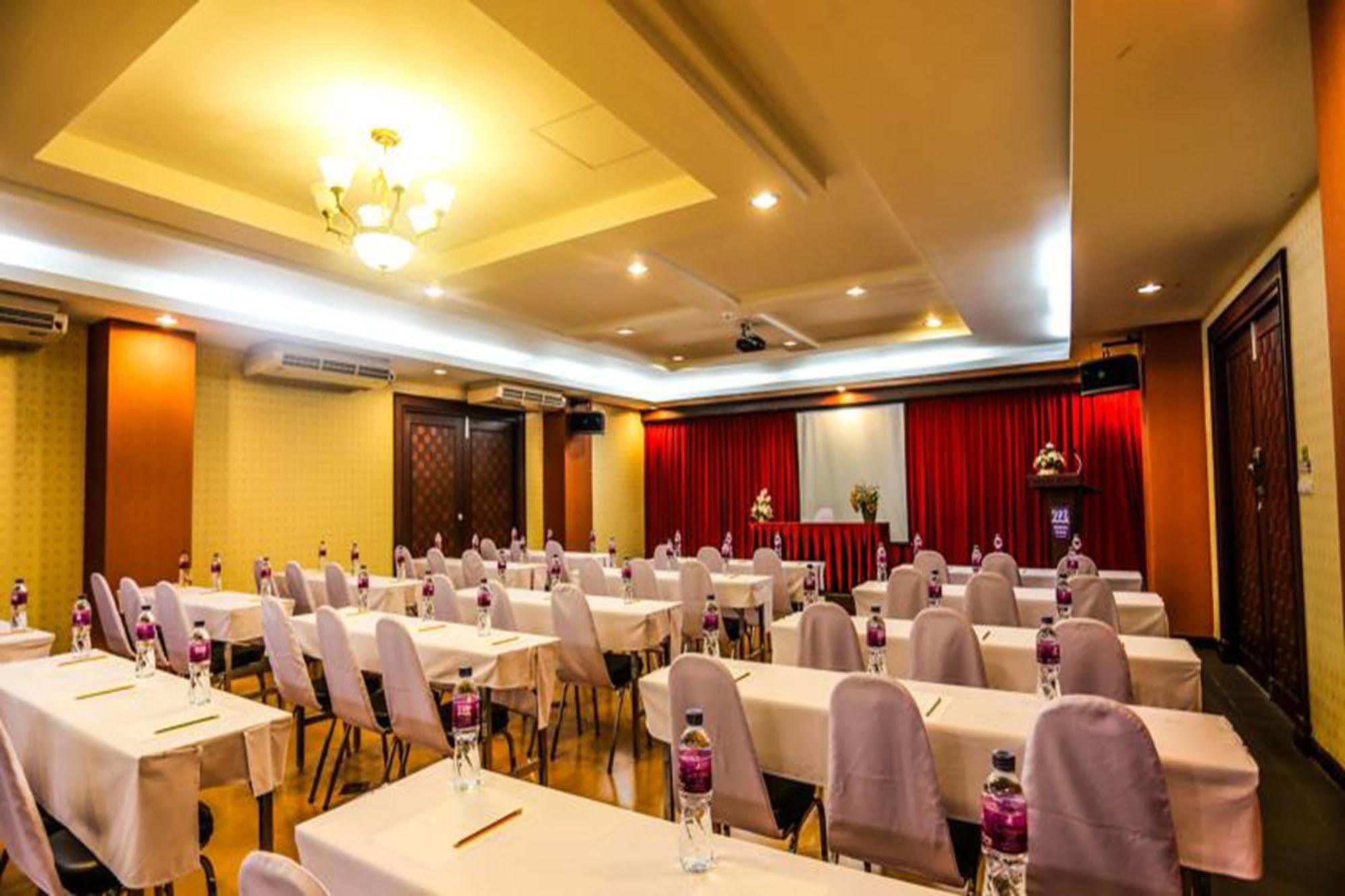 Madina Rayong Hotel Экстерьер фото