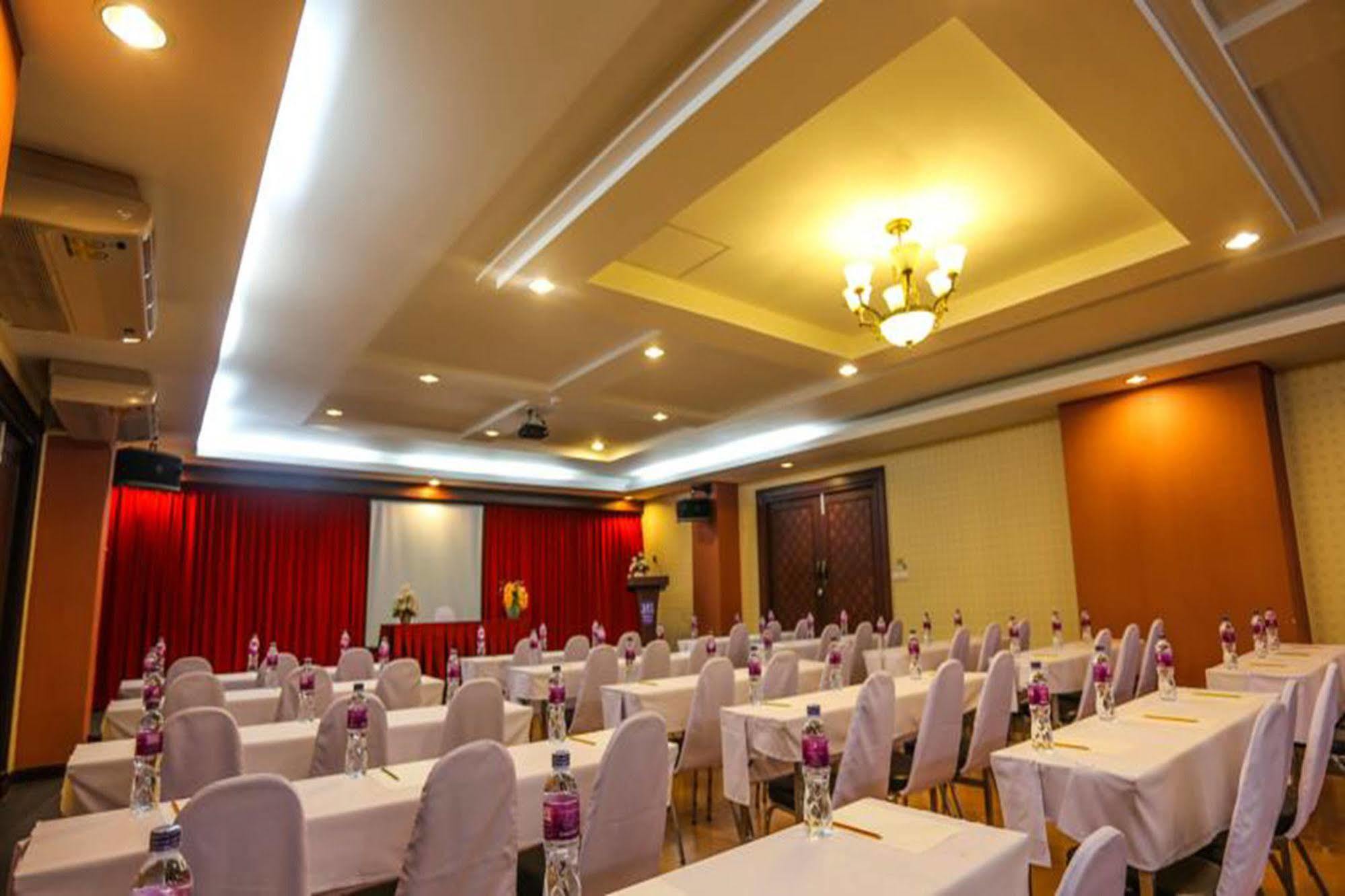 Madina Rayong Hotel Экстерьер фото